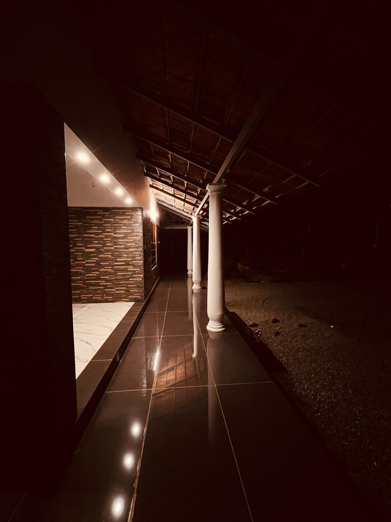 Riverrootsstays Mundrothuruth Luaran gambar