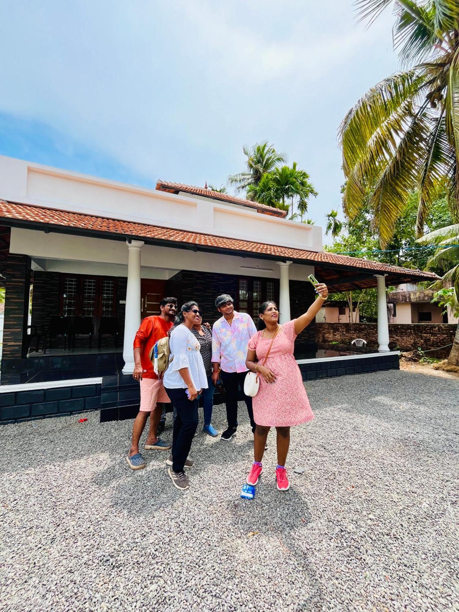 Riverrootsstays Mundrothuruth Luaran gambar